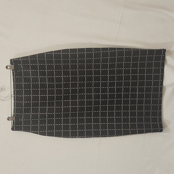 Skirt - Picture 3 of 4